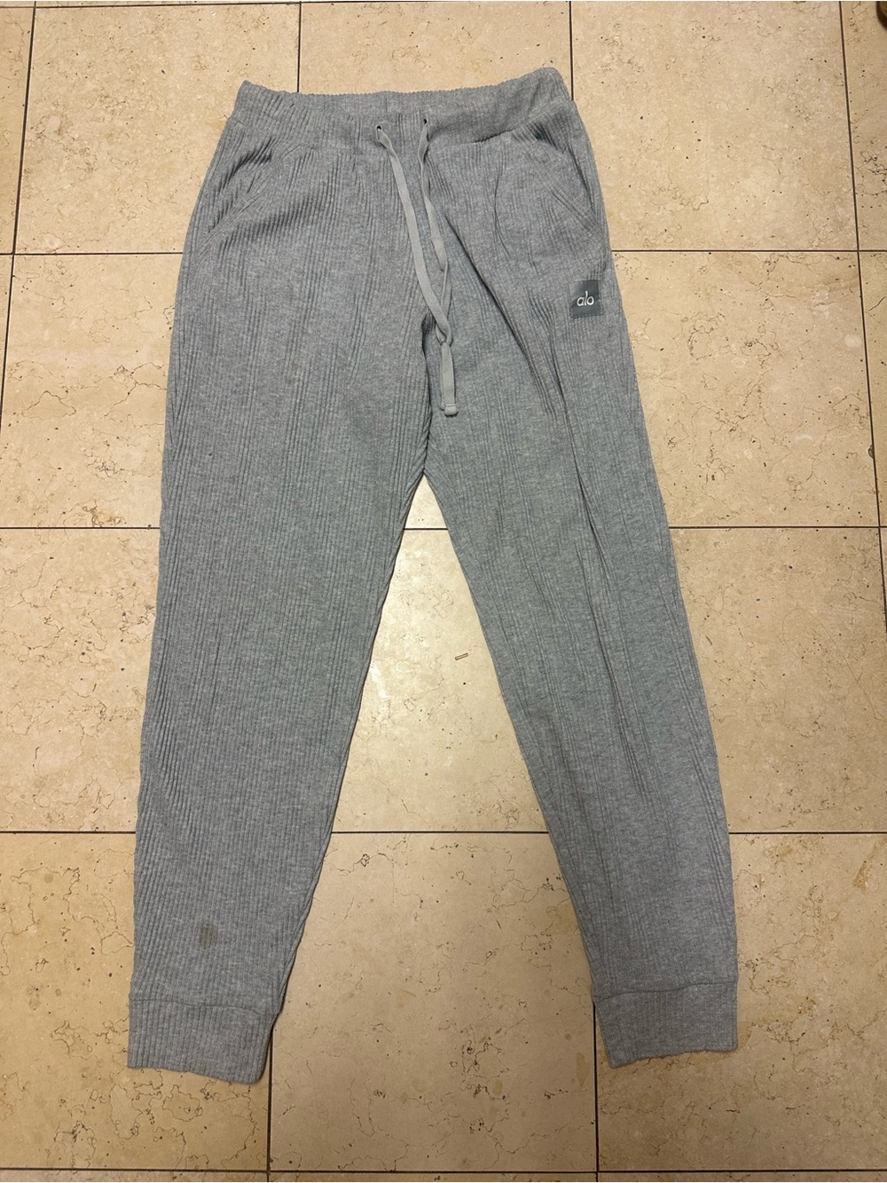 ALO Yoga Women’s MUSE Ribbed Joggers in Light Gray